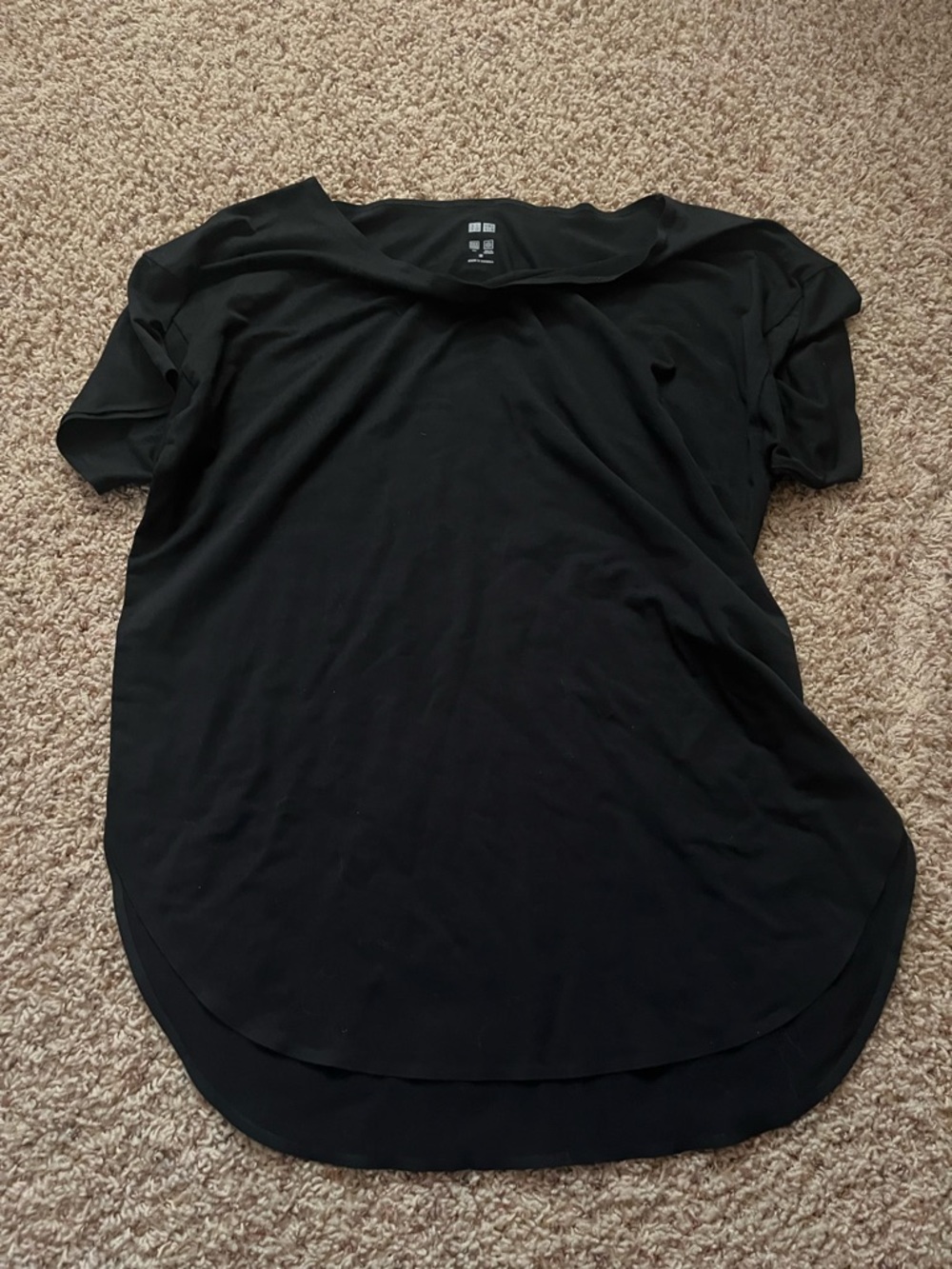 Uniqlo Black Short-Sleeve Scoop Neck Tee